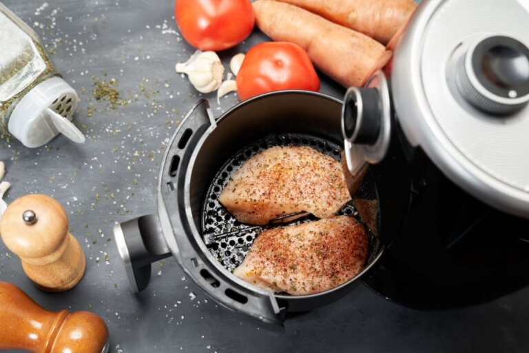 Hoe maak je sappige, gebruinde kipfilets in een airfryer?