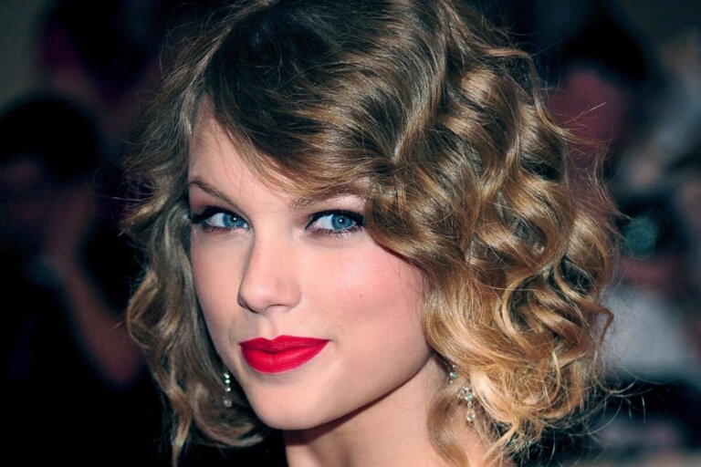 Heb je kort golvend haar? Probeer een van deze 15 trendy kapsels!