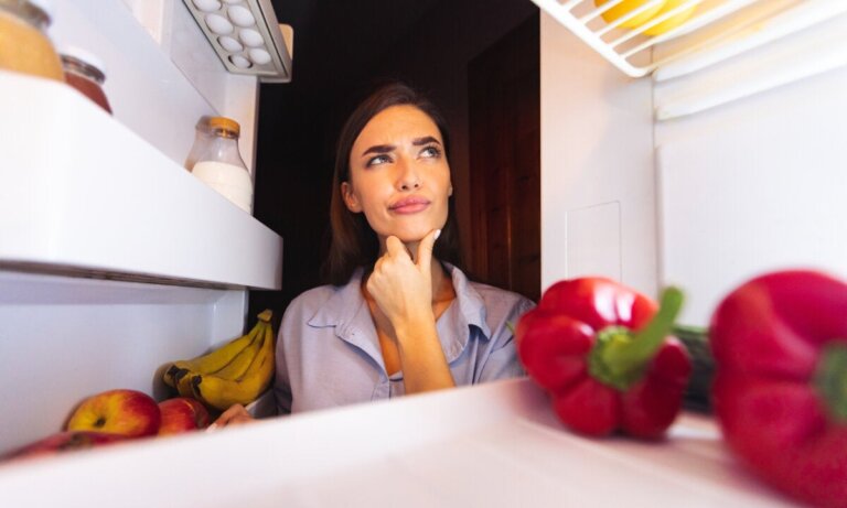 Hoe je paprika's, uien en tomaten langer kunt bewaren